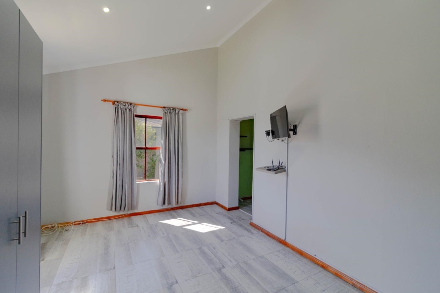 4 Bedroom Property for Sale in Sandbaai Western Cape